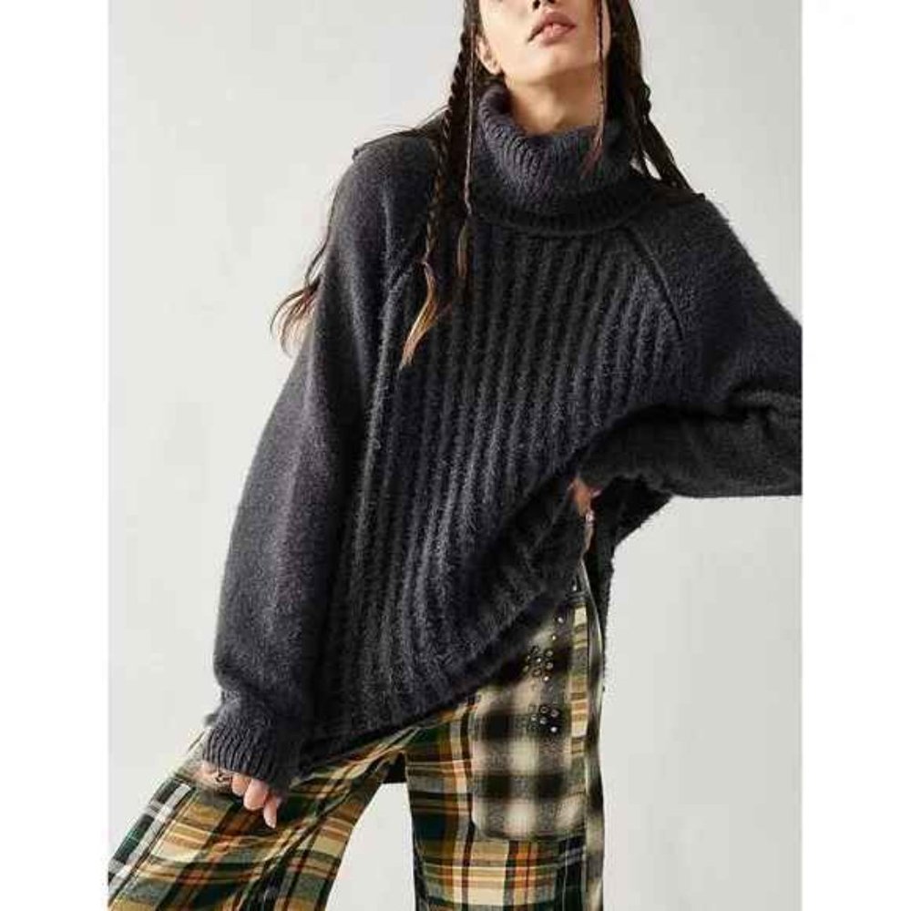 Free People Big City Turtleneck / Sunflower Seed Combo in charcoal gray (M)